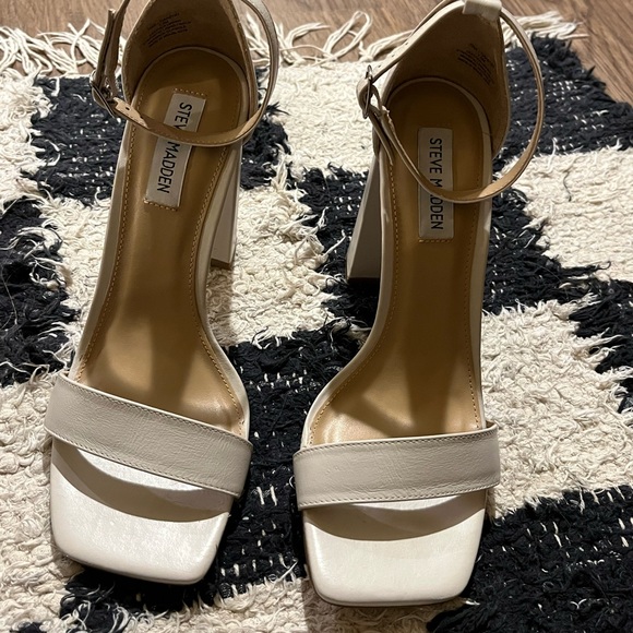 steve madden Tiaa sandals - Picture 2 of 5